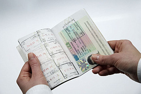 Старый паспорт разрешили оставить ради визы: куда его сдать, когда срок визы истек